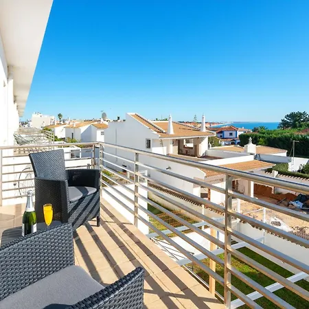 Dom wakacyjny Serene Spacious House - Swimming Pool & Garden