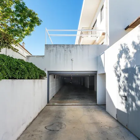 Serene Spacious House - Swimming Pool & Garden *