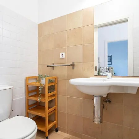 Serene Spacious House - Swimming Pool & Garden *