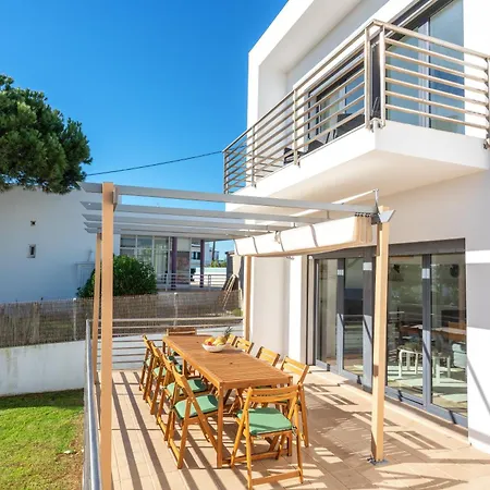 Serene Spacious House - Swimming Pool & Garden Dom wakacyjny *