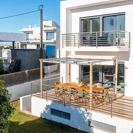 Serene Spacious House - Swimming Pool & Garden Dom wakacyjny *