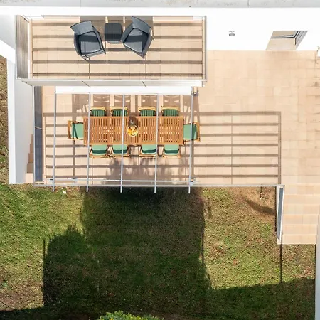 Dom wakacyjny Serene Spacious House - Swimming Pool & Garden