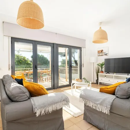 Serene Spacious House - Swimming Pool & Garden Holiday home
