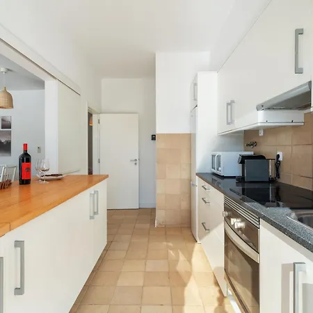 Serene Spacious House - Swimming Pool & Garden Holiday home *