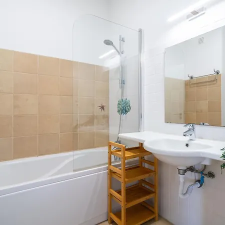 Serene Spacious House - Swimming Pool & Garden Holiday home