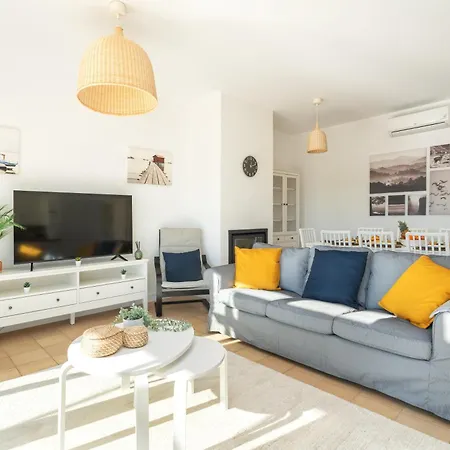 Serene Spacious House - Swimming Pool & Garden Olhos de Agua (Albufeira)
